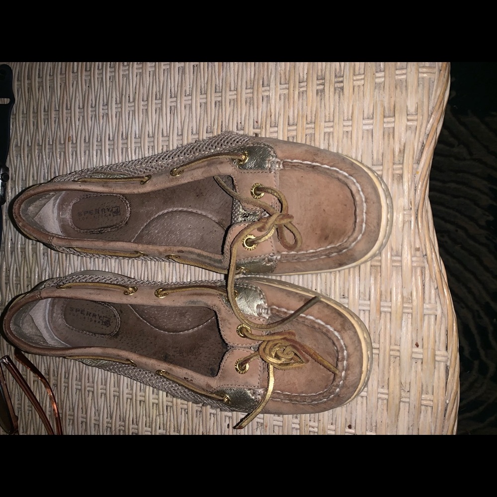 Two set of Sperrys that need fixing